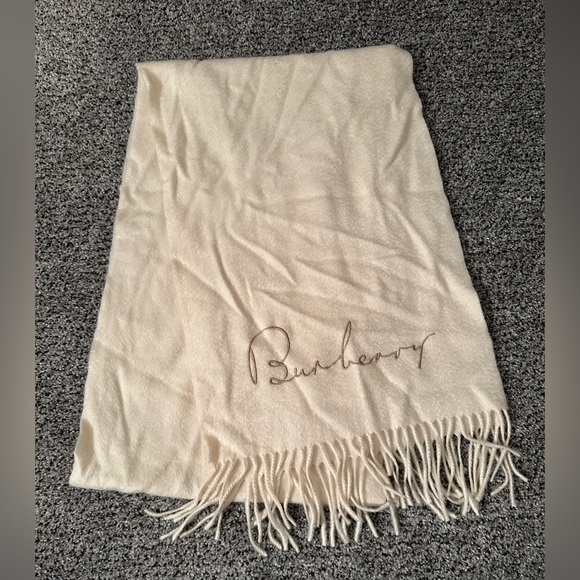 BURBERRY Ivory Cashmere Fringe Scarf Cursive Burberry Signature Logo - Picture 1 of 6